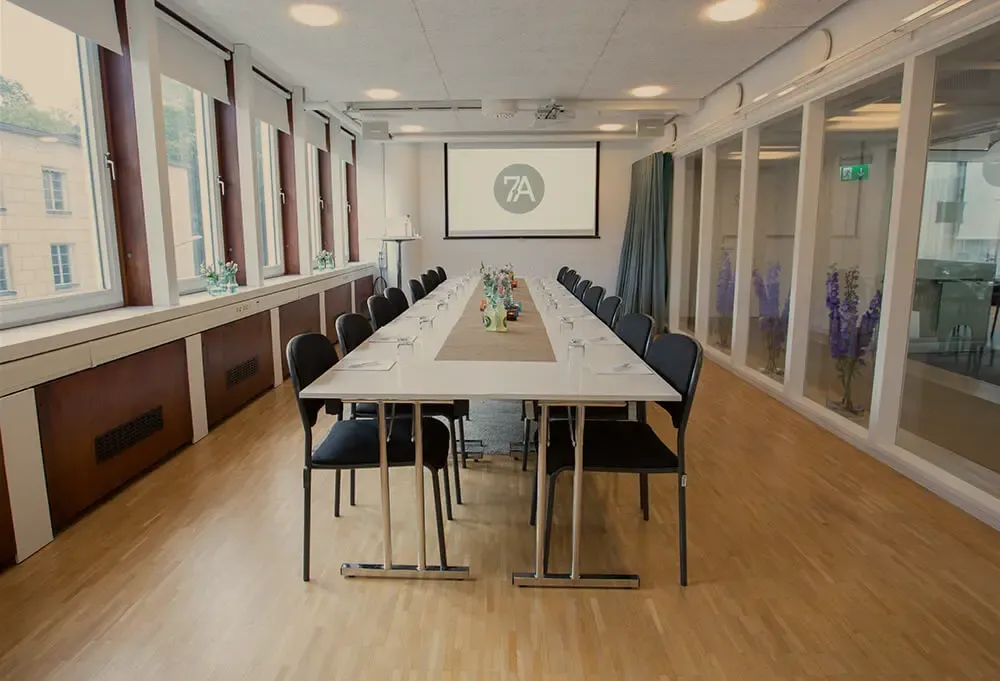 Loke 1 - up to 30 people.