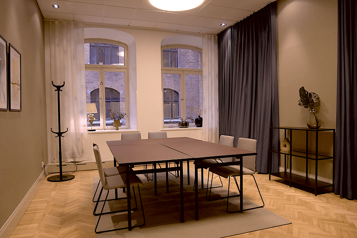 300 - max 10 personer