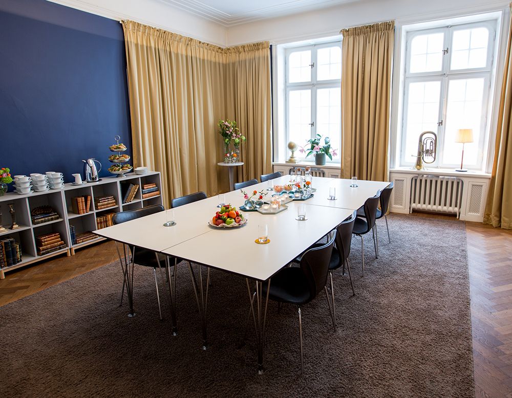 Salong 306 - up to 24 people.