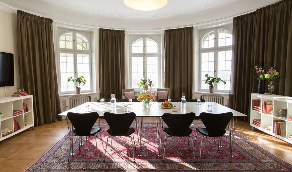 Salong 318 - up to 30 people.